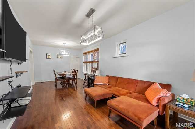 5537 Devonshire Avenue, St Louis, MO 63109
