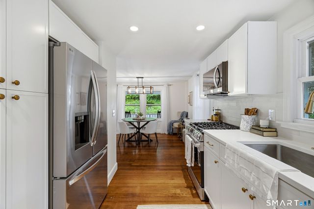 32 Sunset Terrace, Essex, CT 06426