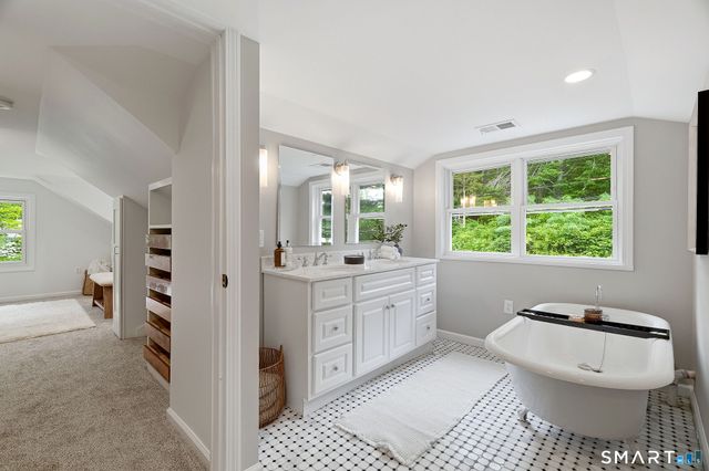 32 Sunset Terrace, Essex, CT 06426