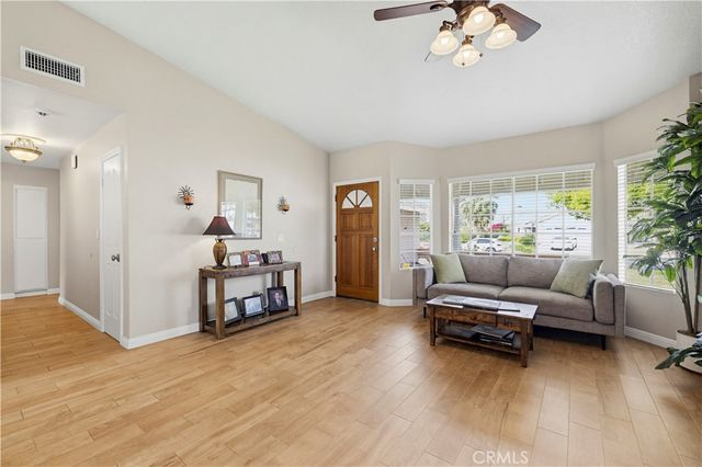 27814 Santa Clarita Road, Saugus, CA 91350