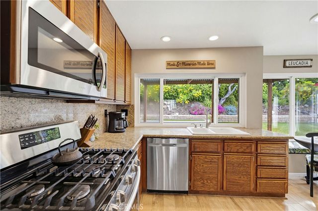 27814 Santa Clarita Road, Saugus, CA 91350