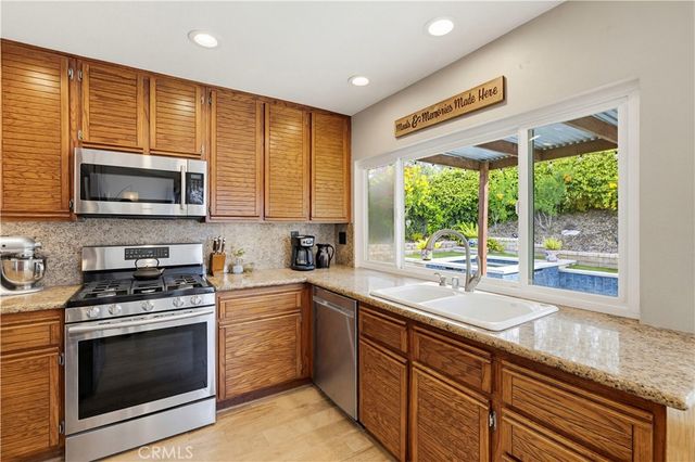 27814 Santa Clarita Road, Saugus, CA 91350