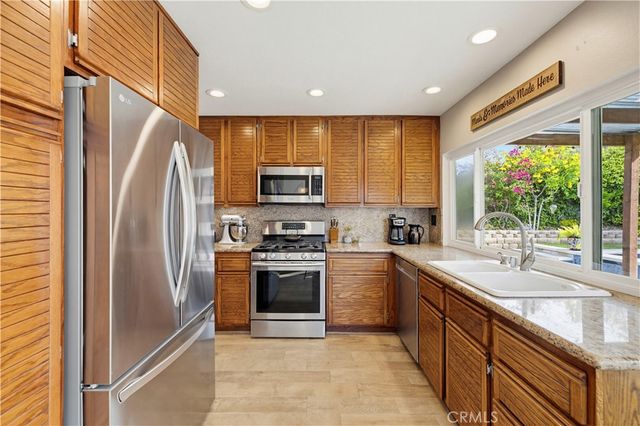 27814 Santa Clarita Road, Saugus, CA 91350