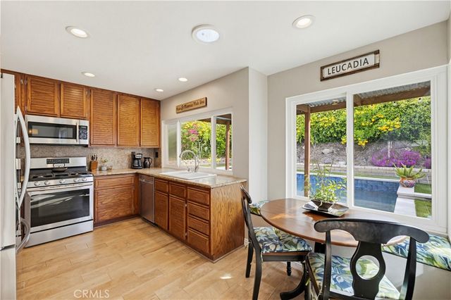 27814 Santa Clarita Road, Saugus, CA 91350