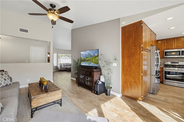 27814 Santa Clarita Road, Saugus, CA 91350