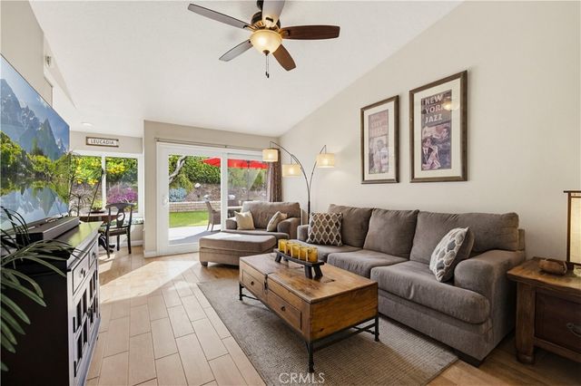 27814 Santa Clarita Road, Saugus, CA 91350