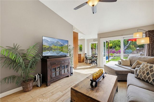 27814 Santa Clarita Road, Saugus, CA 91350