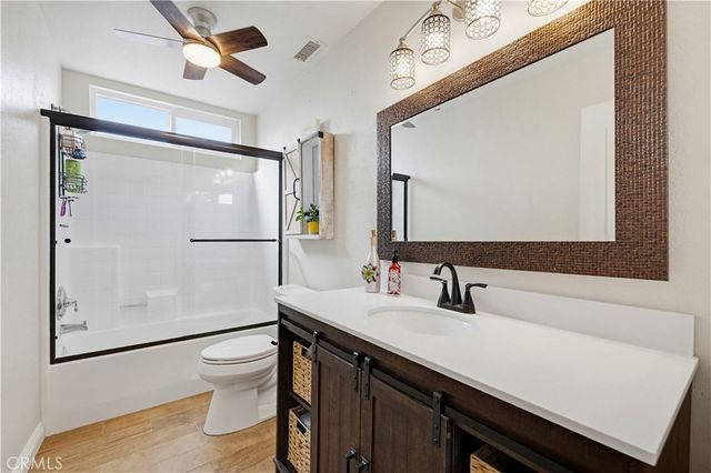 27814 Santa Clarita Road, Saugus, CA 91350