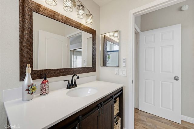 27814 Santa Clarita Road, Saugus, CA 91350