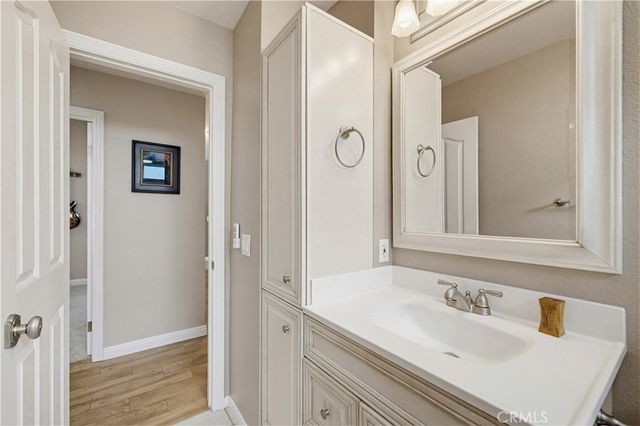 27814 Santa Clarita Road, Saugus, CA 91350