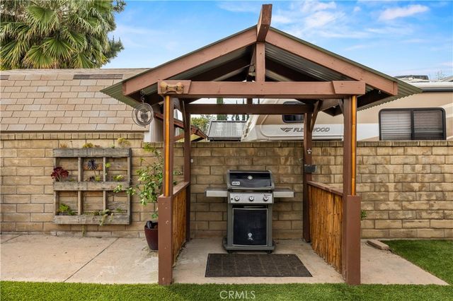 27814 Santa Clarita Road, Saugus, CA 91350