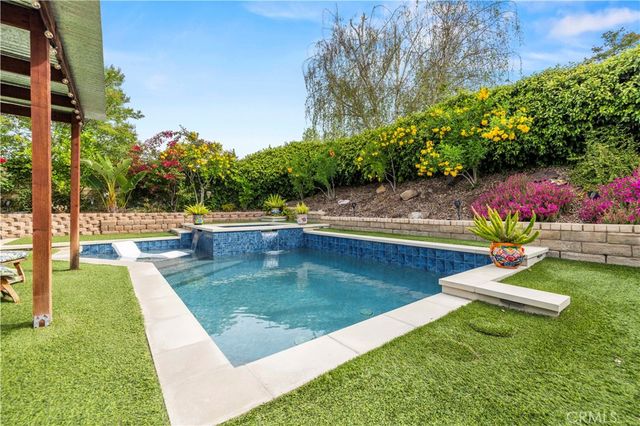 27814 Santa Clarita Road, Saugus, CA 91350