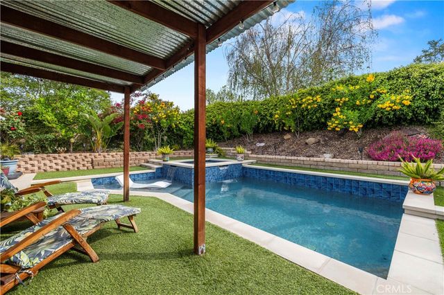 27814 Santa Clarita Road, Saugus, CA 91350