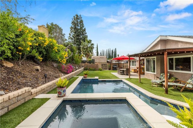 27814 Santa Clarita Road, Saugus, CA 91350