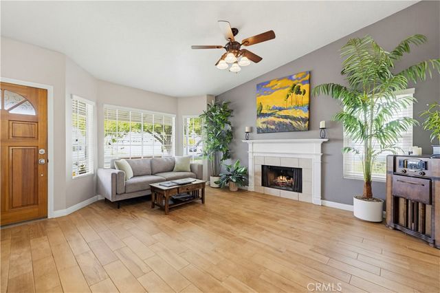 27814 Santa Clarita Road, Saugus, CA 91350