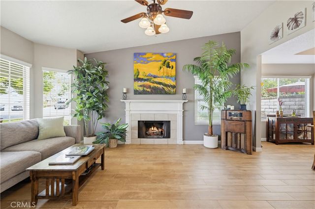 27814 Santa Clarita Road, Saugus, CA 91350