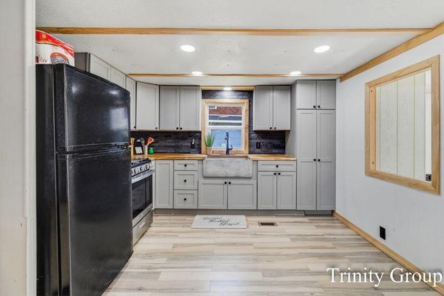 7615 S Croton Hardy Drive, Newaygo, MI 49337