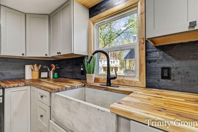 7615 S Croton Hardy Drive, Newaygo, MI 49337