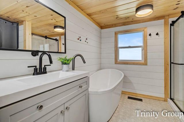 7615 S Croton Hardy Drive, Newaygo, MI 49337