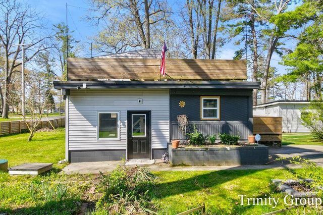 7615 S Croton Hardy Drive, Newaygo, MI 49337