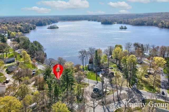 7615 S Croton Hardy Drive, Newaygo, MI 49337