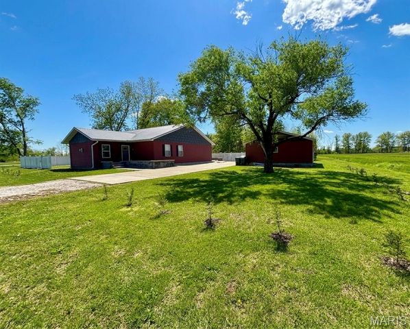310 E Texas Avenue, Sandoval, IL 62882
