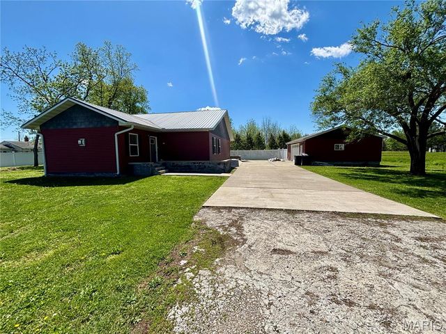 310 E Texas Avenue, Sandoval, IL 62882