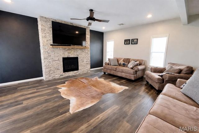 310 E Texas Avenue, Sandoval, IL 62882