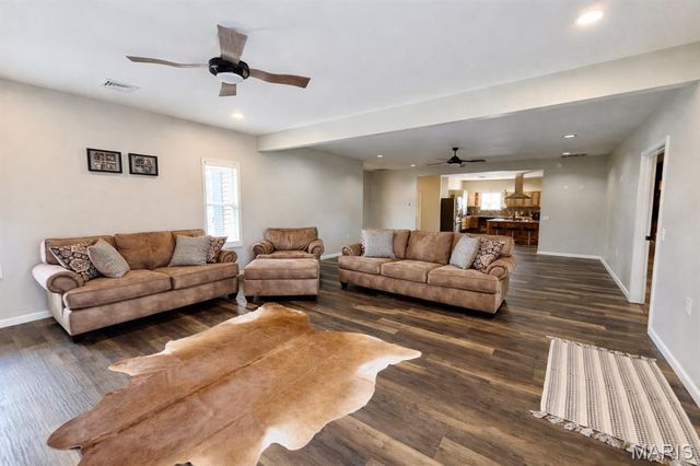 310 E Texas Avenue, Sandoval, IL 62882
