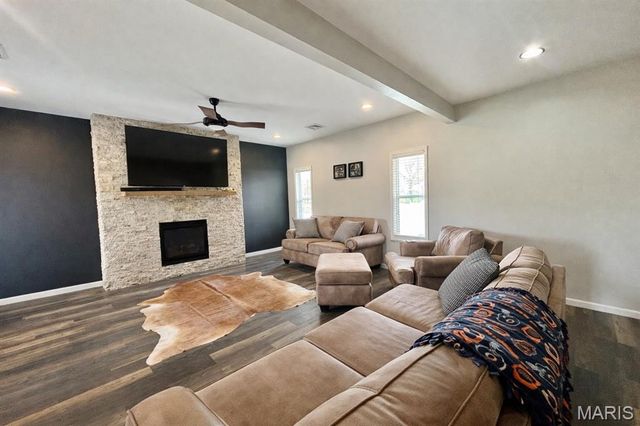310 E Texas Avenue, Sandoval, IL 62882