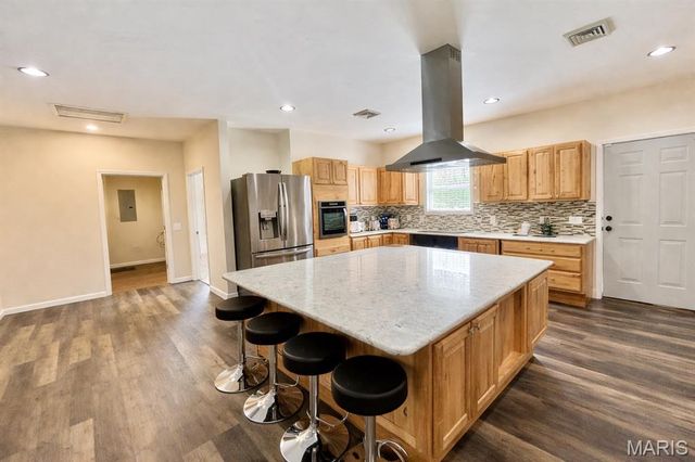 310 E Texas Avenue, Sandoval, IL 62882