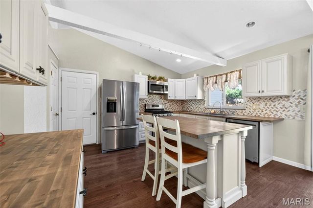 4 Red Oaks Drive, St Peters, MO 63376