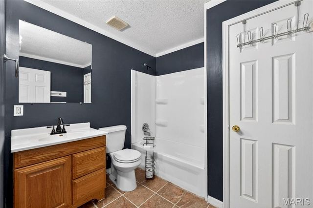4 Red Oaks Drive, St Peters, MO 63376
