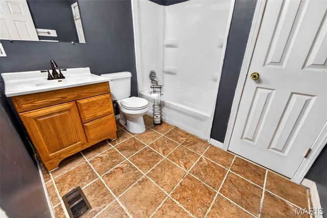 4 Red Oaks Drive, St Peters, MO 63376
