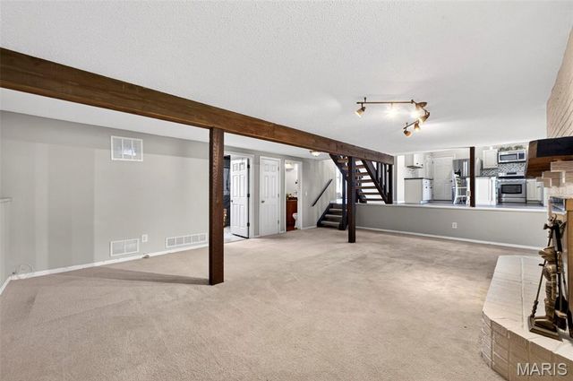 4 Red Oaks Drive, St Peters, MO 63376
