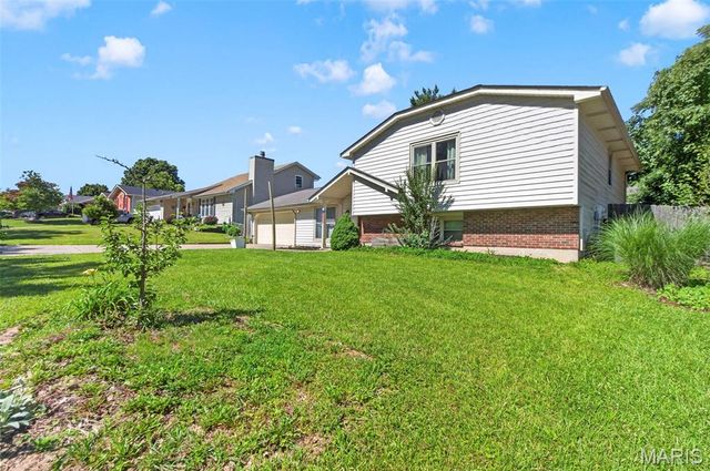 4 Red Oaks Drive, St Peters, MO 63376