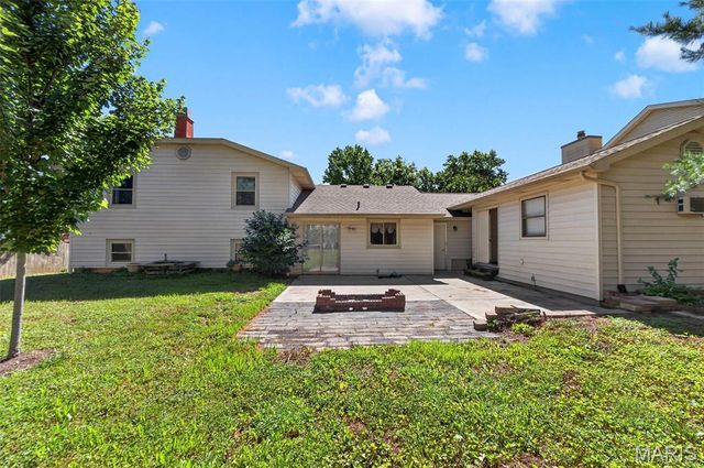 4 Red Oaks Drive, St Peters, MO 63376