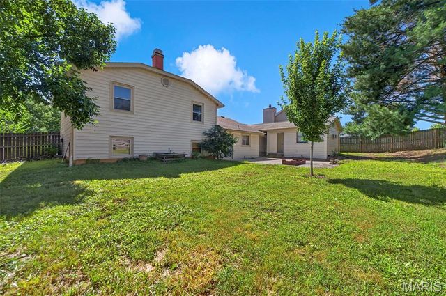 4 Red Oaks Drive, St Peters, MO 63376