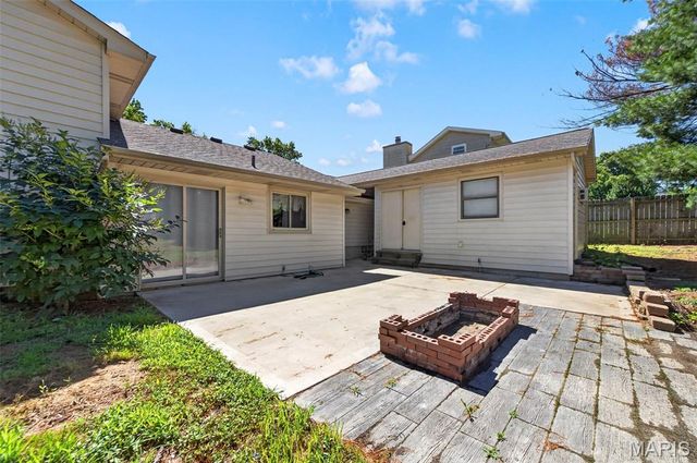 4 Red Oaks Drive, St Peters, MO 63376