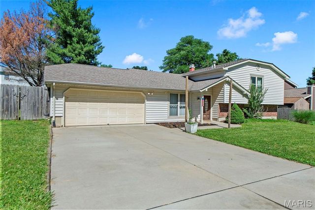4 Red Oaks Drive, St Peters, MO 63376