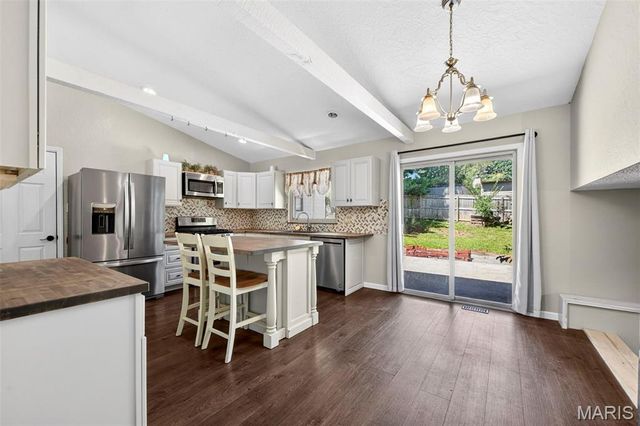 4 Red Oaks Drive, St Peters, MO 63376