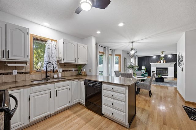 290 W 33rd Avenue, Marion, IA 52302