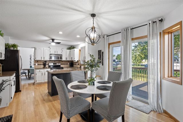 290 W 33rd Avenue, Marion, IA 52302