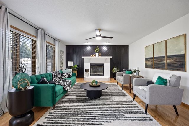 290 W 33rd Avenue, Marion, IA 52302