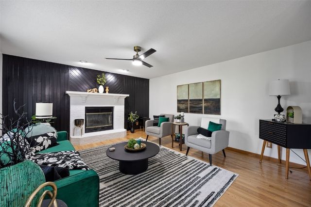 290 W 33rd Avenue, Marion, IA 52302