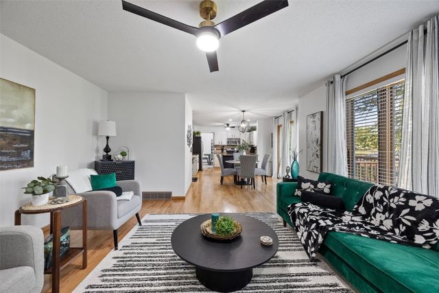 290 W 33rd Avenue, Marion, IA 52302