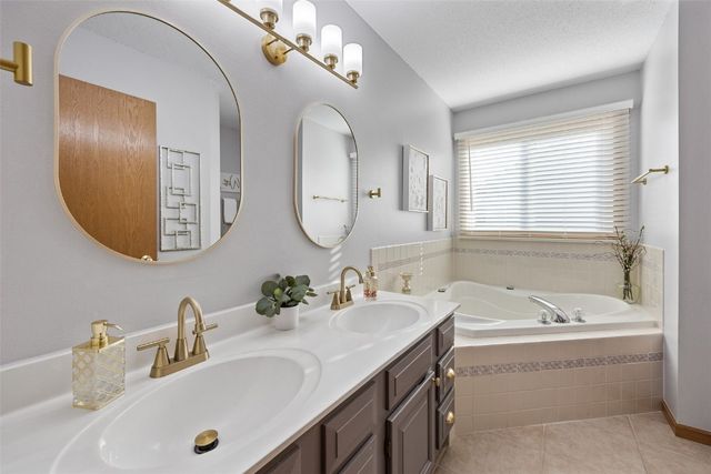 290 W 33rd Avenue, Marion, IA 52302