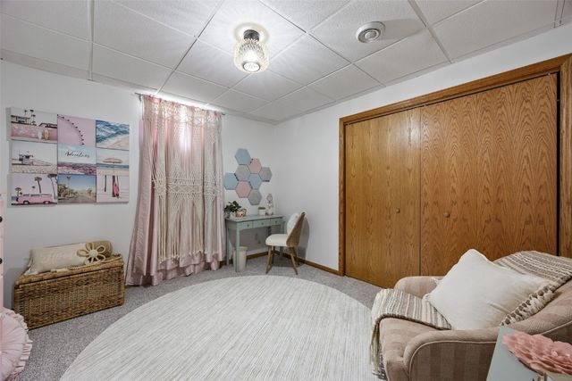 290 W 33rd Avenue, Marion, IA 52302