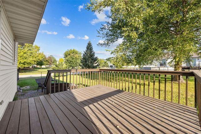 290 W 33rd Avenue, Marion, IA 52302