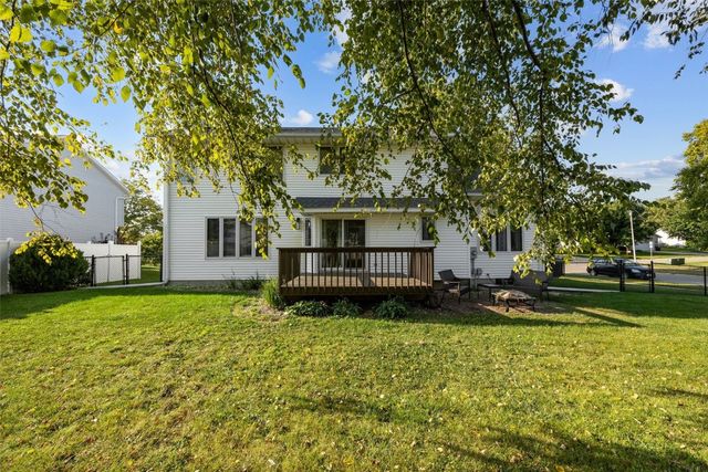 290 W 33rd Avenue, Marion, IA 52302